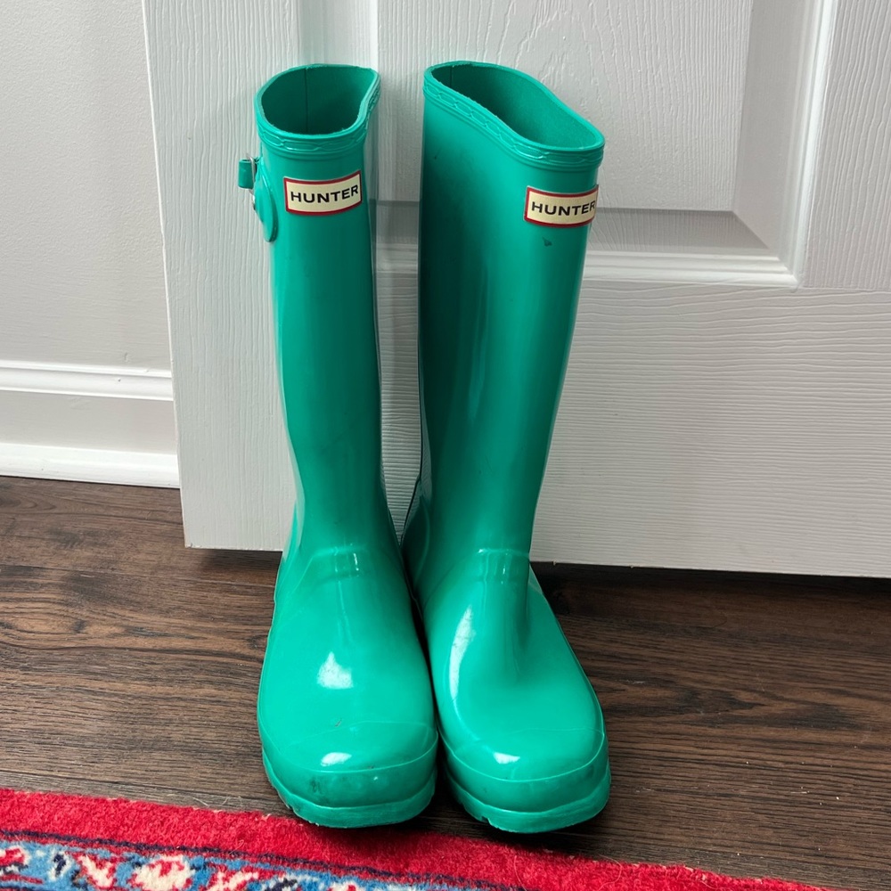 Kids size 6 hunter green rain boots